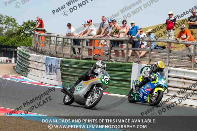 Vintage motorcycle club;eventdigitalimages;mallory park;mallory park trackday photographs;no limits trackdays;peter wileman photography;trackday digital images;trackday photos;vmcc festival 1000 bikes photographs